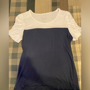 Cute top with cinched sleeves